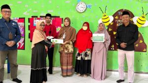 IZI Riau berikan Bantuan untuk Guru Honorer Sekolah Islam Aqzia Teluk Kuantan