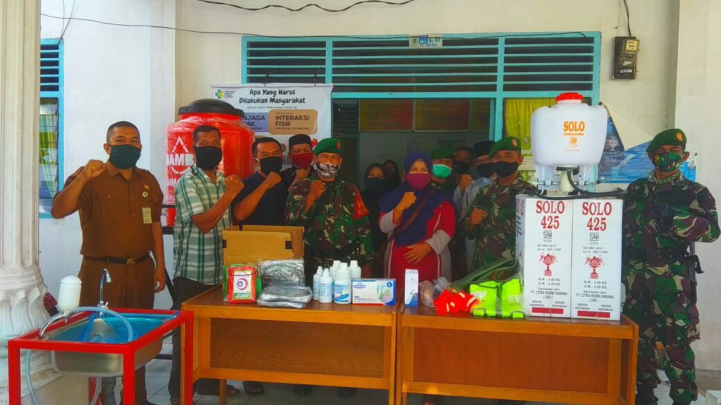 Babinsa Tanahdatar Distribusikan APD ke RW Siaga 