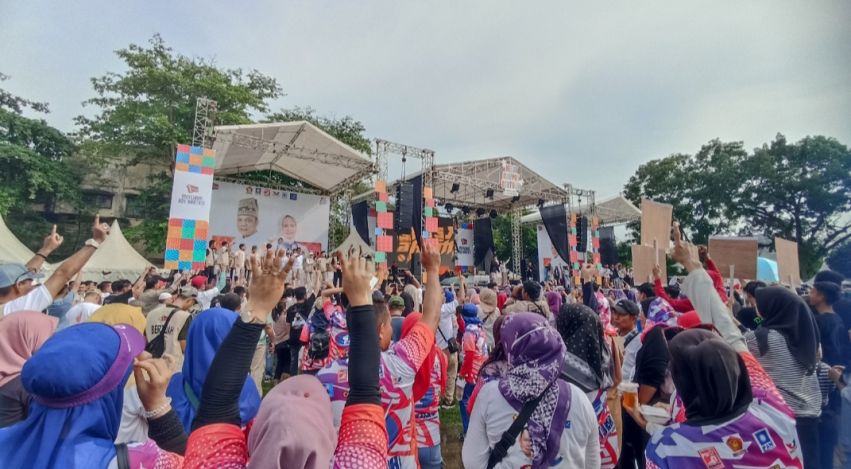 Kampanye Akbar Paslon Muflihun-Ade Hartati, Ribuan Pendukung Padati Lapangan Bukit