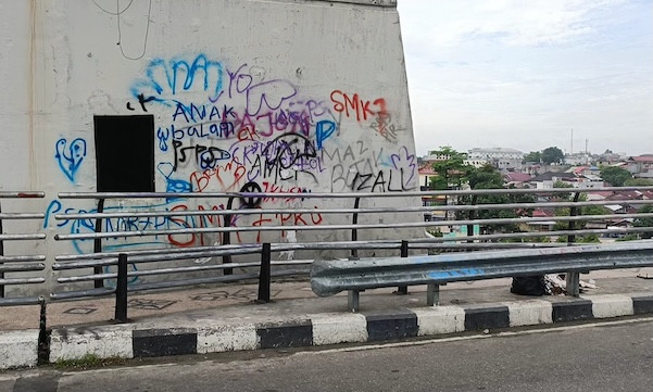 Bukan Sekadar Rusak, Jembatan Siak IV Dicemari Vandalisme dan Pencurian Kabel