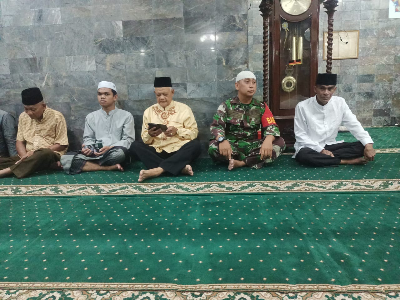 Babinsa Hadiri Peringatan Maulid Nabi Muhammad SAW di Masjid Baitul Hikmah