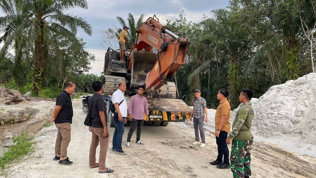 Polisi dan TNI Gerebek Tambang Ilegal di Kampar
