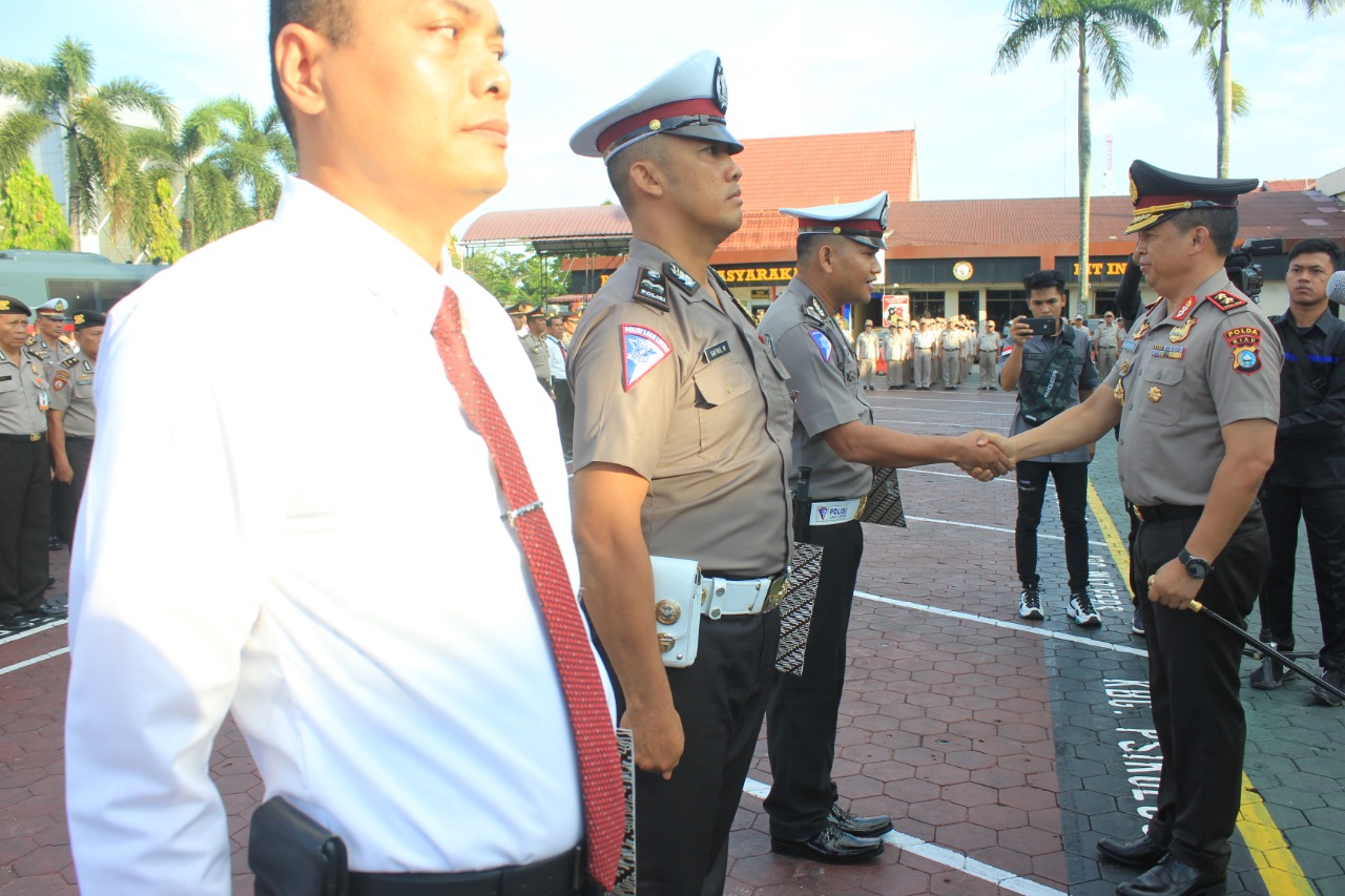 Harumkan Nama Polri, 18 Polisi Berprestasi Diberi Penghargaan 
