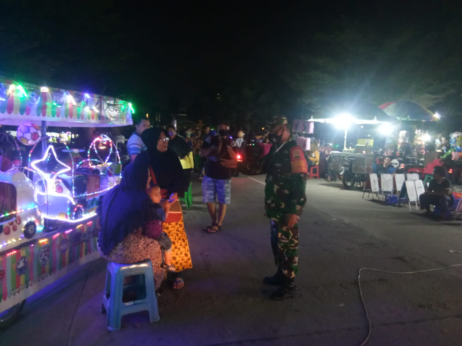 Babinsa Kelurahan Simpang Empat Gelar Patroli Malam di RTH Kaca Mayang