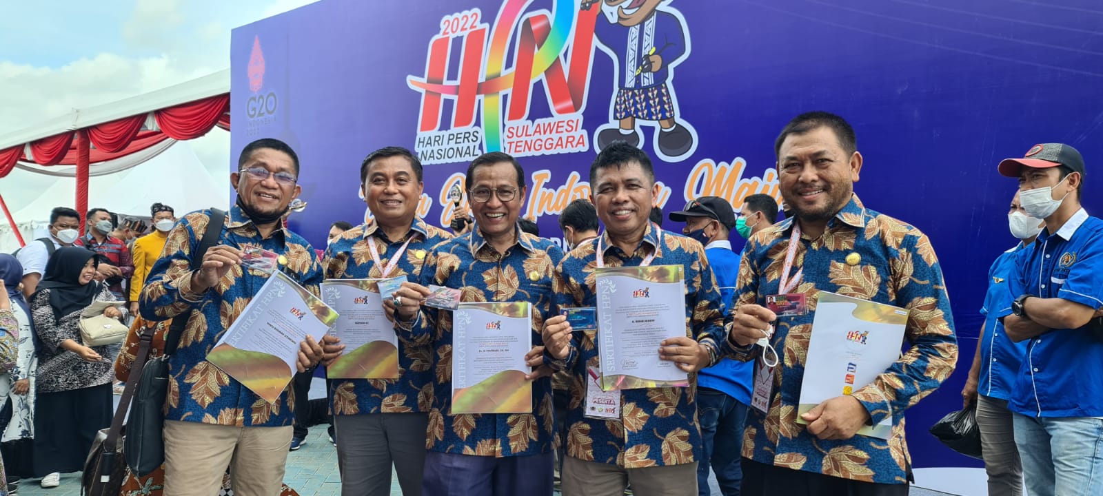 Diserahkan Presiden Jokowi di HPN Kendari, Lima Wartawan Riau Peroleh Penghargaan PCNO