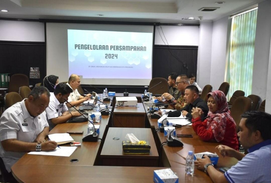 Hearing Bersama Komisi IV, Pemko Pekanbaru Tetapkan PT BRS Pemenang Lelang Sampah