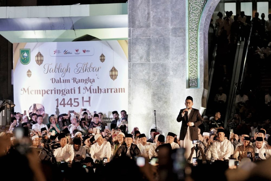 Ustadz Adi Hidayat Siap Kuliahkan Remaja Riau Hingga S3, Ini Syaratnya