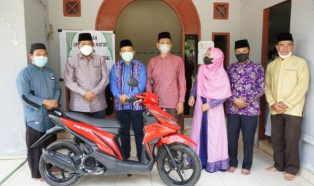 Bupati Alfedri Serahkan Kenderaaan Operasional Pengurus Ponpes