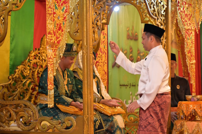 Menteri Kehutanan Resmi Diberi Tepuk Tepung Tawar di LAMR