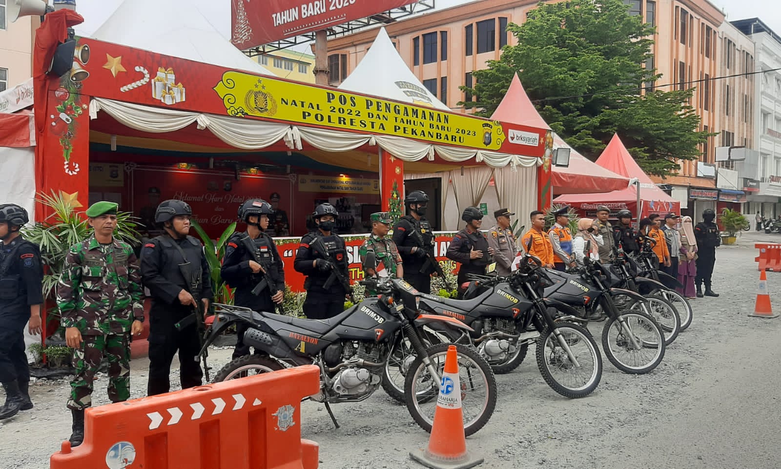 H-1 Tahun Baru 2023, Babinsa Patroli Keliling dan Siaga di Pos PAM STC Pekanbaru 