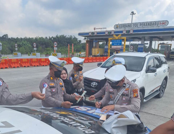 Polda Riau Razia Kecepatan dan Tes Alkohol di Jalan Tol Permai