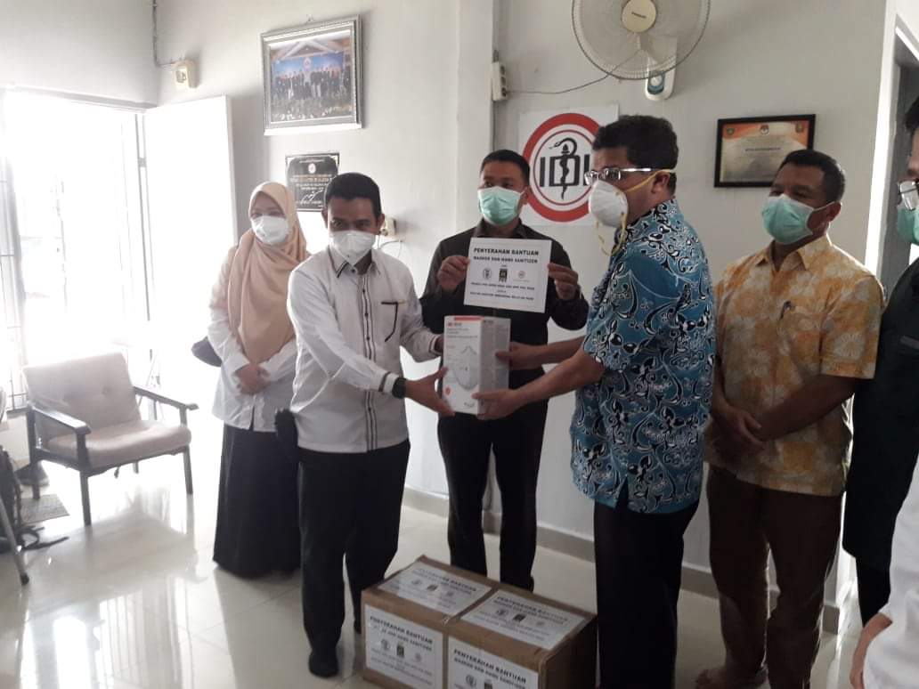 Ketua DPW PKS dan Anggota Fraksi PKS Riau Berikan Dukungan Moril dan Serahkan Bantuan ke Ikatan Dokter Indonesia