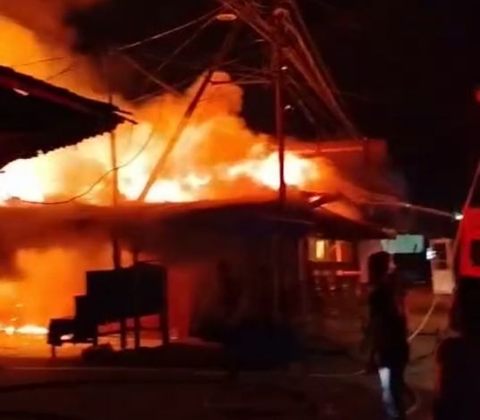 17 Ruko di Kabupaten Rokan Hulu Riau Terbakar