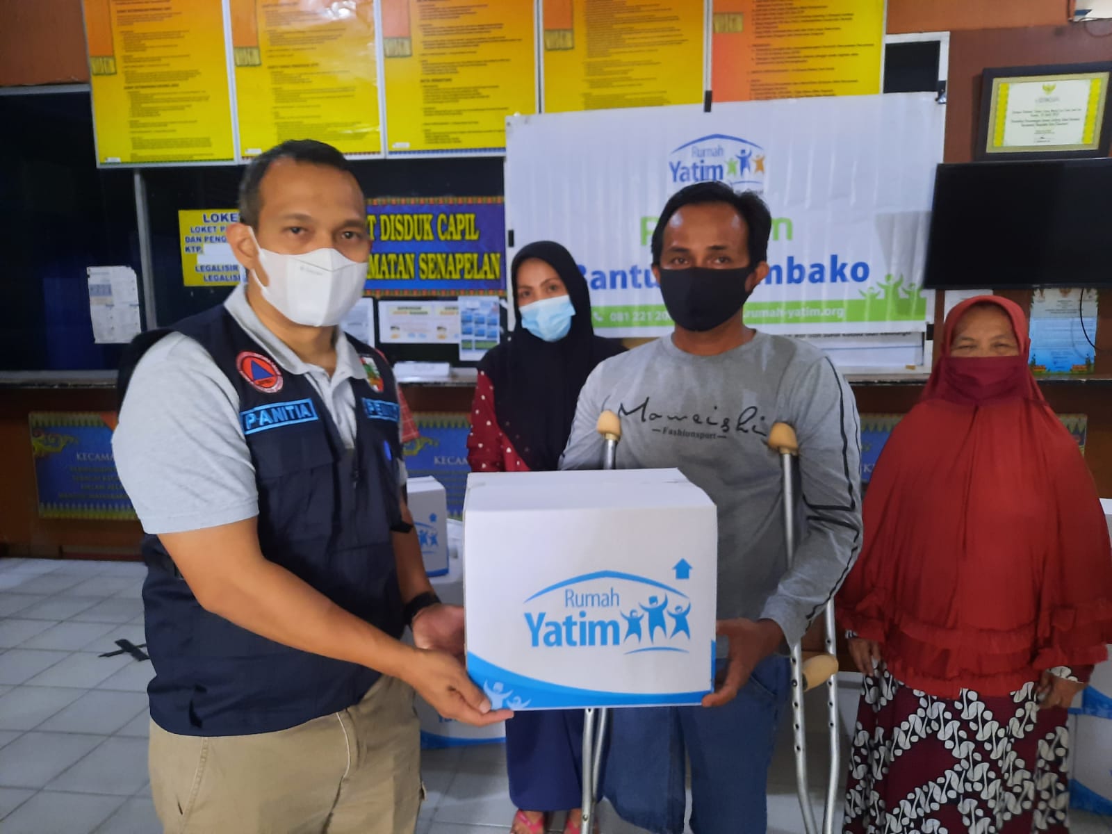 Rumah Yatim Bagikan Bantuan untuk Warga Senapelan