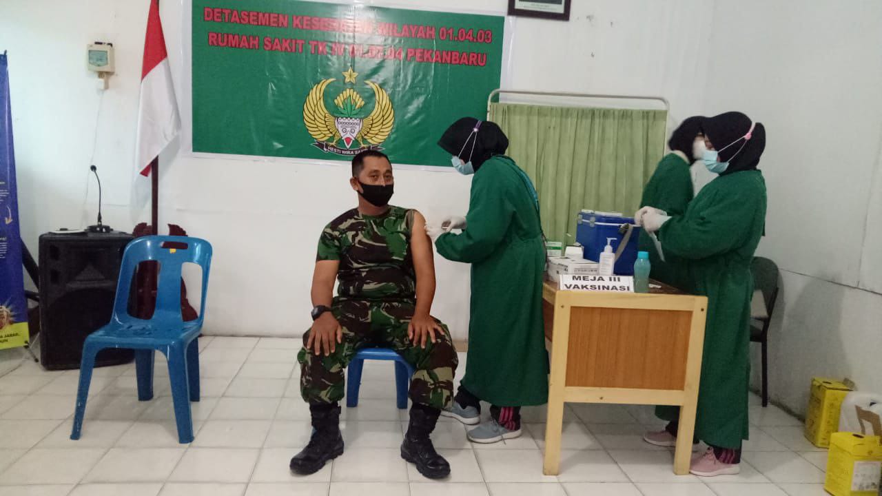 Babinsa Koramil 02 Ikuti Vaksinasi Tahap II di Rumah Sakit Tentara 