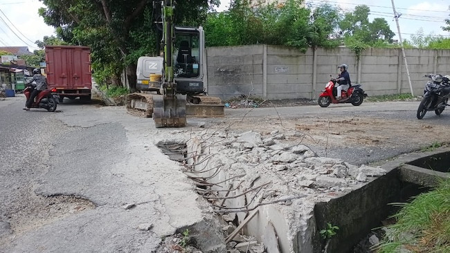Buntut Tunda Bayar Pekerjaan di Perkim 2024, Kontraktor Nekat Bongkar Drainase