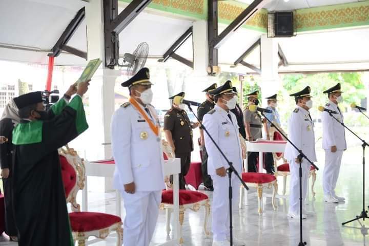 Gubernur Riau Lantik Dua Bupati, Ini Pesannya