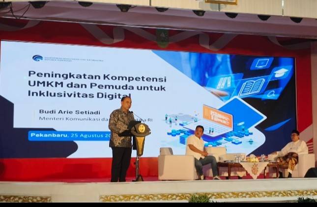 Menkominfo Ingatkan Masyarakat Riau Jauhi Pinjol dan Judi Online