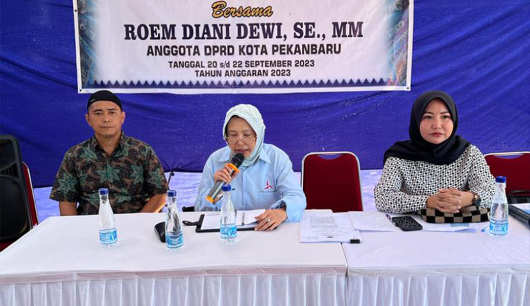 Anggota DPRD Roem Diani Dewi Laksanakan Penyebarluasan Perda di Jalan Tanjung Datuk Kecamatan Limapuluh