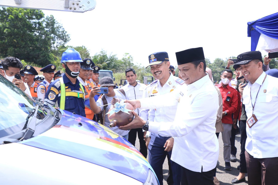 Pj Walikota Launching Mobil Layanan Cepat LPJU dan Bus TMP Gratis Bagi ASN