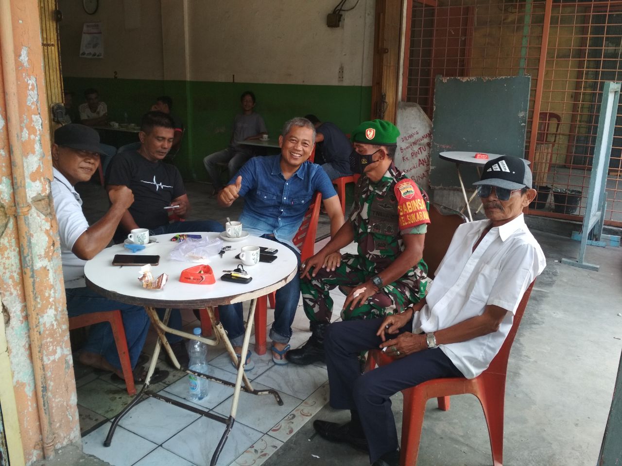 Cegah Tindak Kriminalitas, Babinsa Kelurahan  Sukaramai Ajak Warga Aktifkan Ronda Malam 