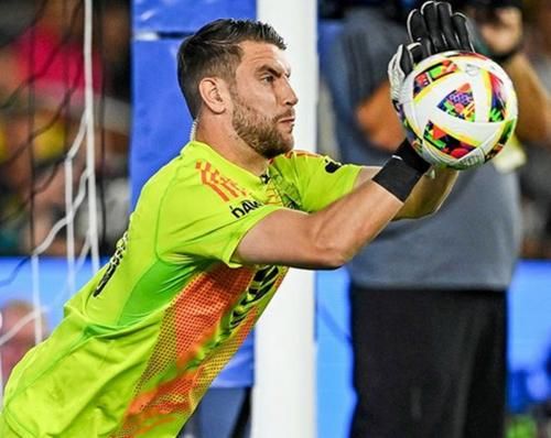 Maarten Paes Batal Bela Timnas Indonesia?