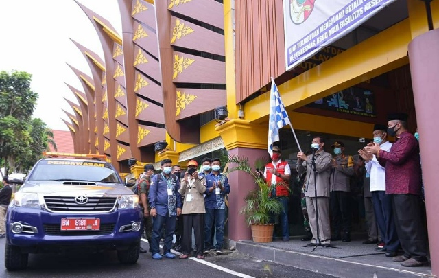 Walikota Pekanbaru Melepas 15.625 Paket Sembako Bagi Masyarakat Terdampak Covid-19