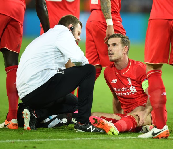 Liverpool Pesta Gol, Jordan Henderson Cedera 