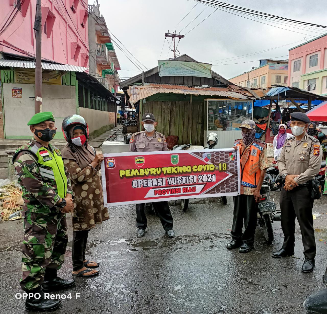 Babinsa-Bhabinkamtibmas Gelar Patroli PPKM di Pasar Agussalim dan Mall Pekanbaru 