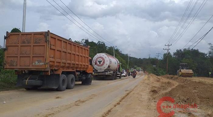 Jalan Lintas Riau-Sumbar di XIII Koto Kampar Sudah Bisa Dilalui dengan Sistem Buka Tutup