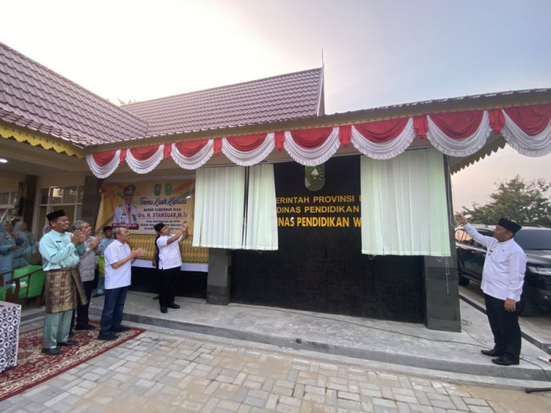 Syamsuar Resmikan Kantor Cabang Dinas Pendidikan Wilayah IV di Inhu