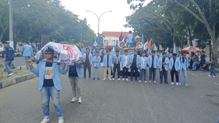 Mahasiswa Unri Unjuk Rasa ke Kantor Gubernur Riau, Desak Pencairan Beasiswa