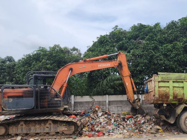 PT EPP Sebut Tumpukan Sampah di Pekanbaru Warisan Tahun 2024