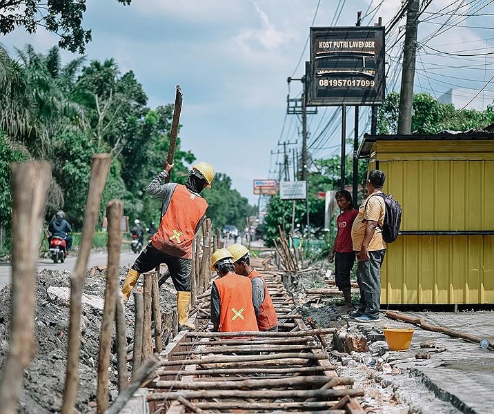 Progres Pembangunan Drainase Jalan Bangau Sakti 27 Persen
