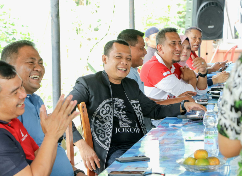Pj Walikota Perintahkan Satpol PP Copot Baliho Dipaku di Pohon