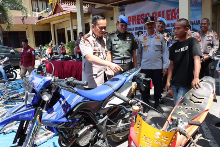 Kapolresta Pekanbaru Pimpin Pemusnahan 510 Knalpot Brong