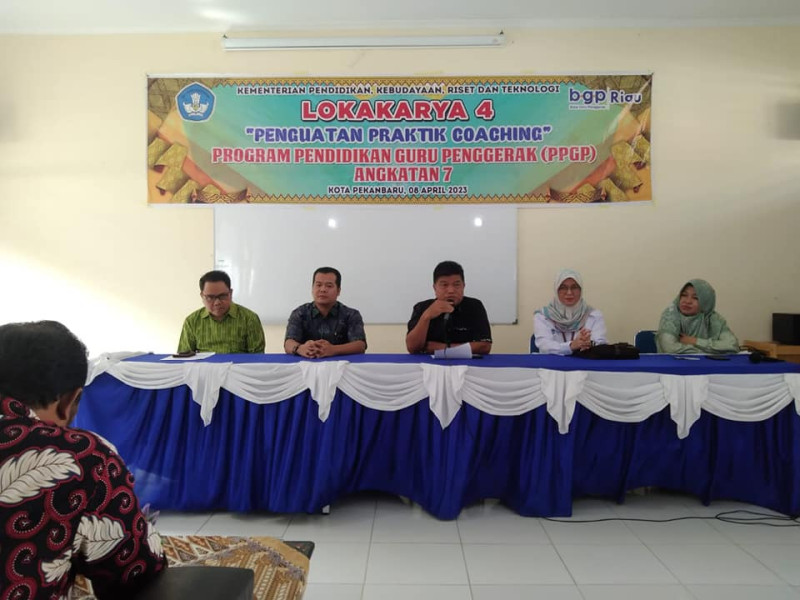 Kadisdik Abdul Jamal Resmi Buka Lokakarya 4 bagi Puluhan Guru di Pekanbaru