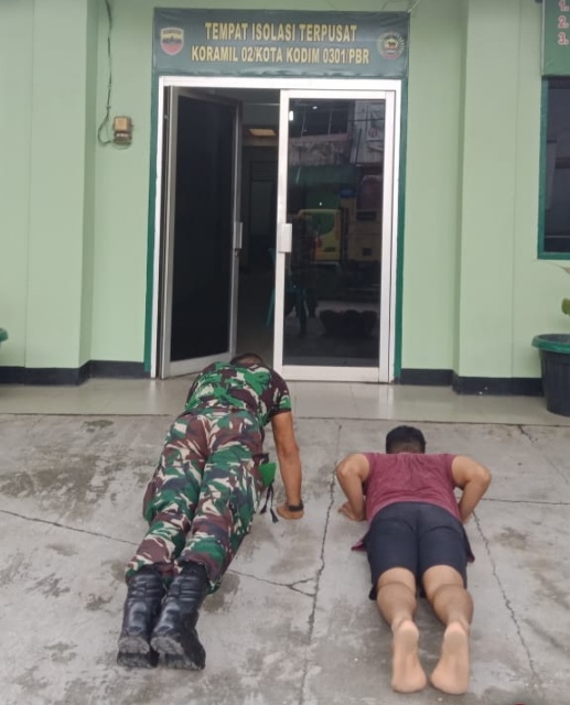 Pelda Adi Yusuf  Latih Pemuda Calon Prajurit TNI-AD 