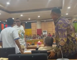 Konflik Parisman dan Eet, BK DPRD Riau Proses Sesuai Kode Etik