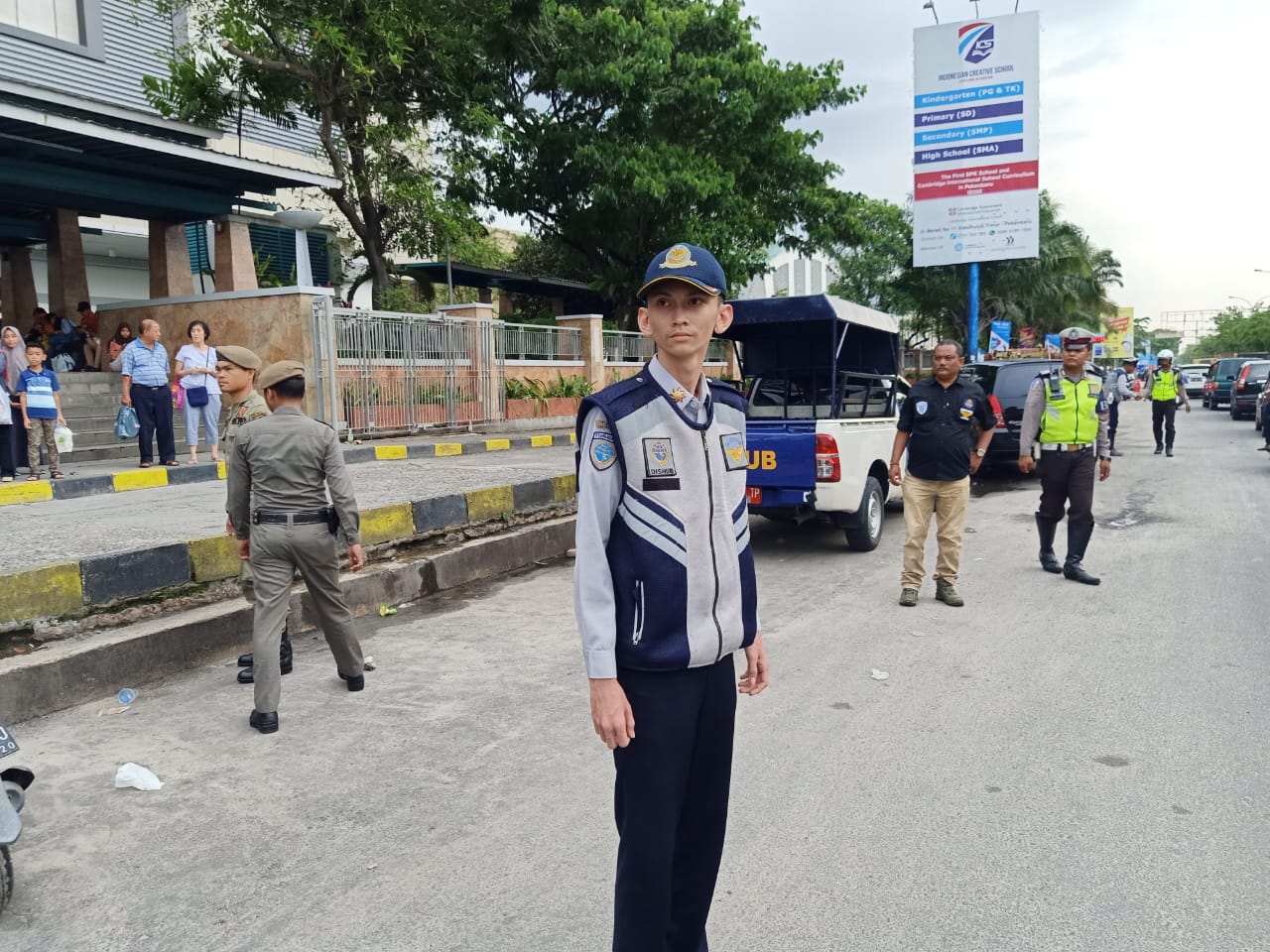 Dishub Pekanbaru, Satpol PP dan Satlantas Polresta Sterilkan Jalan Tuanku Tambusai Dari PKL dan Parkir Liar