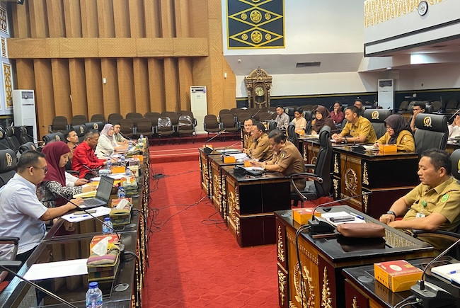 Hearing Penahanan Ijazah, DPRD Pekanbaru Minta Disnaker Bertindak