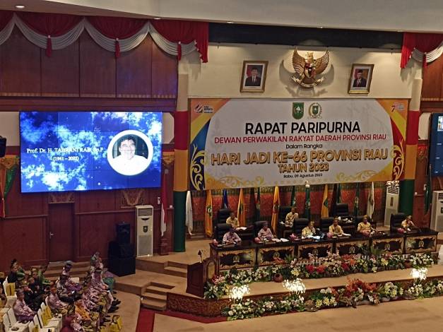 HUT Riau. 12 Tokoh Terima Penghargaan, Termasuk Mantan 