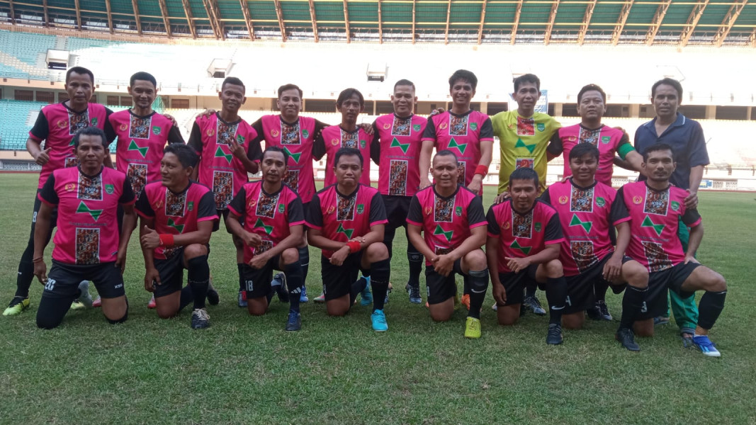 PWI Riau dan Pemkab Rohul Lolos ke 8 Besar Turnamen Sepakbola U40 HUT Riau ke 67