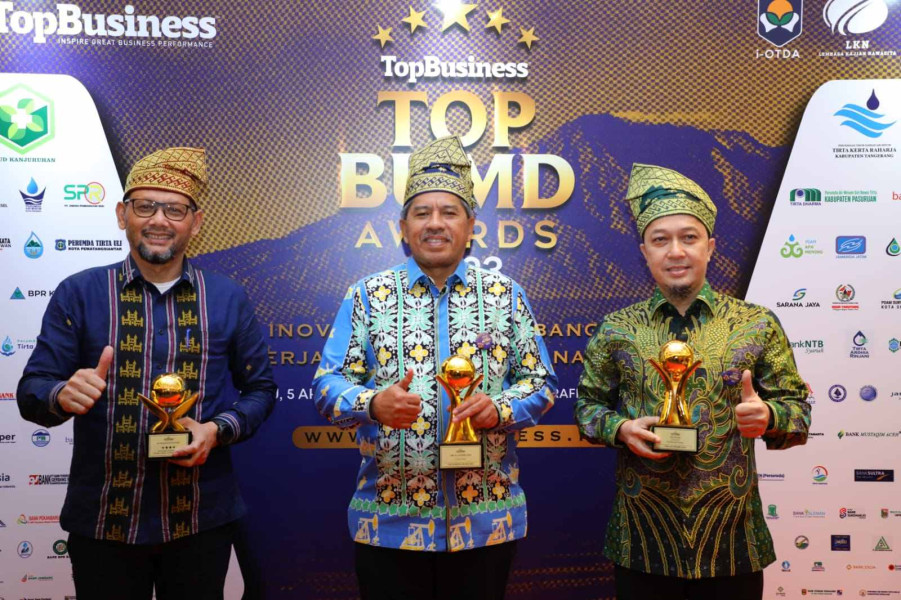 Bupati Siak Raih Penghargaan Top Pembina BUMD 2023