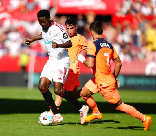 Sevilla Permalukan Barca 4-1