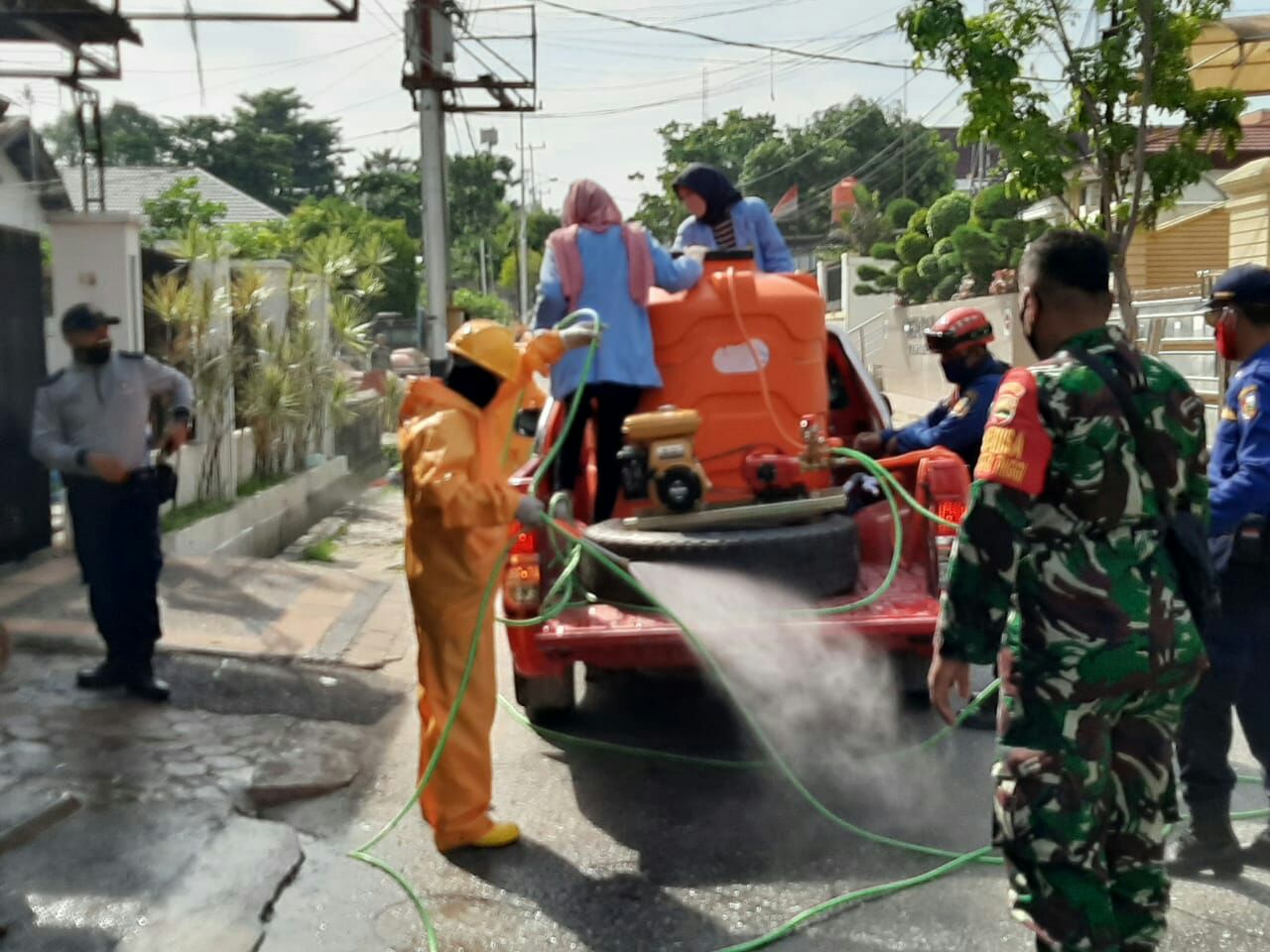Babinsa dan Penyemprotan Disinfektan