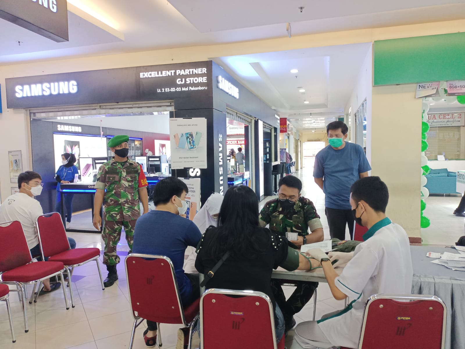 Babinsa Monitoring dan Mobilisasi Ikut Serbuan Vaksinasi