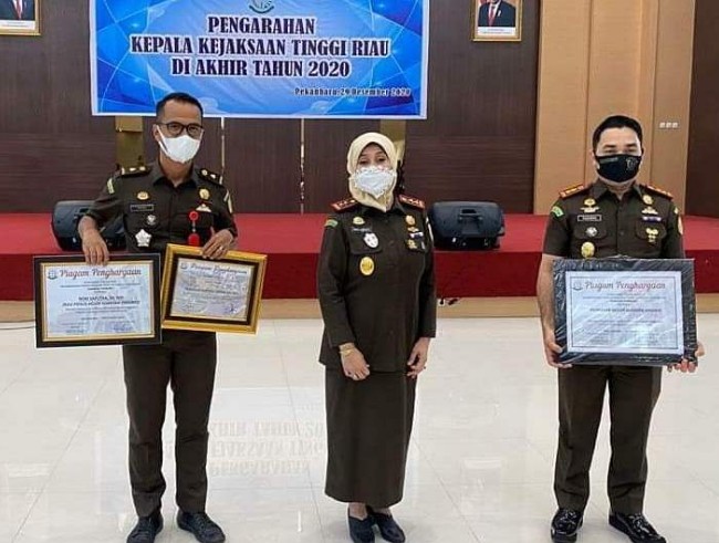 Bukan Kaleng-kaleng, Usai Prestasi WBBM, Kejari Kuansing Raih Empat Kategori Penghargaan dari Kejati Riau