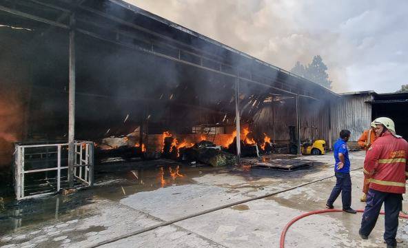 Hingga April 2023 Damkar Pekanbaru Tangani 37 Kasus Kebakaran