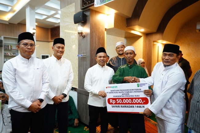 Edukasi Riba, Gubri Ajak Masyarakat Nabung di Bank Riau Kepri Syariah